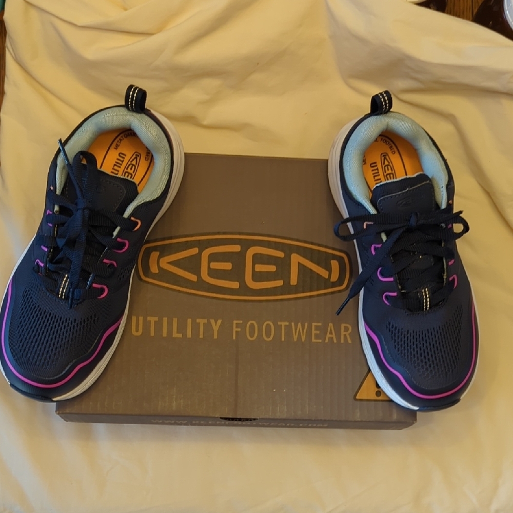women's Keen UTILITY Navy & Pink🩷💙 Shoe size 7 WIDE   📢LIKE NEW!!!!!!📢